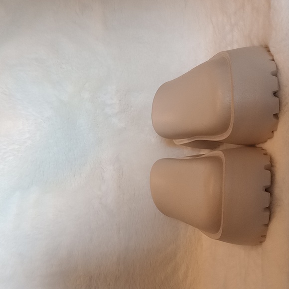 Slip on clogs - Picture 3 of 6